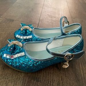 Little girls size 11 heel dress shoe, blue glitter and diamonds